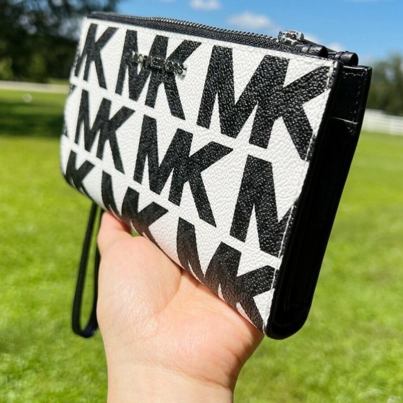 NWT Michael Kors Large Tote White Graphic Logo Black MK Multi + Wristlet - Picture 5 of 12